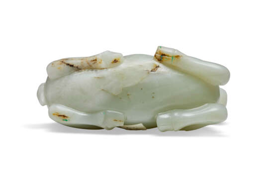 A WHITE JADE FIGURE OF A RECUMBENT RAM - photo 6