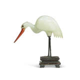 A WHITE JADE, PAINTED STONE AND METAL FIGURE OF A CRANE - photo 5