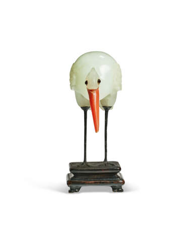 A WHITE JADE, PAINTED STONE AND METAL FIGURE OF A CRANE - photo 7