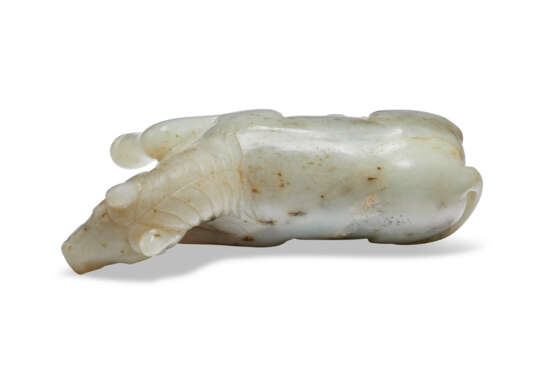 A GREYISH-WHITE JADE FIGURE OF A RECUMBENT HORSE - photo 5