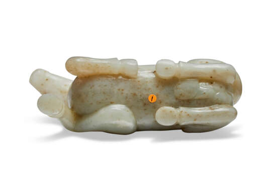 A GREYISH-WHITE JADE FIGURE OF A RECUMBENT HORSE - photo 6