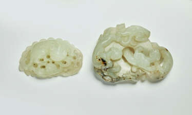 TWO SMALL WHITE JADE CARVINGS 