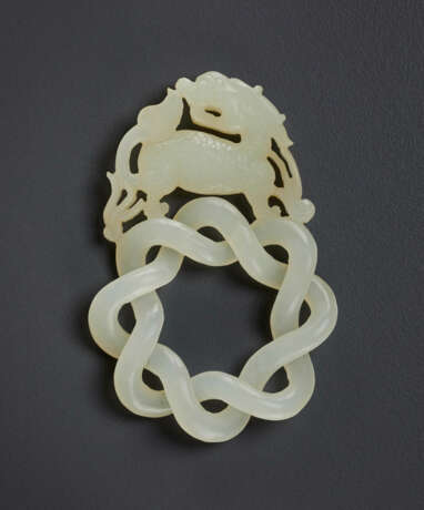 A WHITE JADE ENDLESS KNOT PENDANT - photo 2