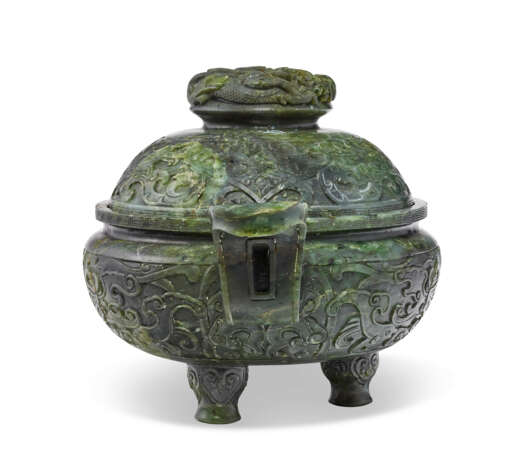 A SPINACH-GREEN JADE TRIPOD CENSER AND COVER - фото 6