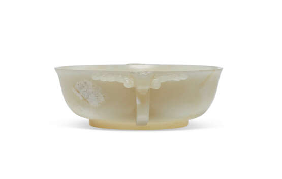 A SMALL WHITE JADE `MARRIAGE BOWL’ - photo 3