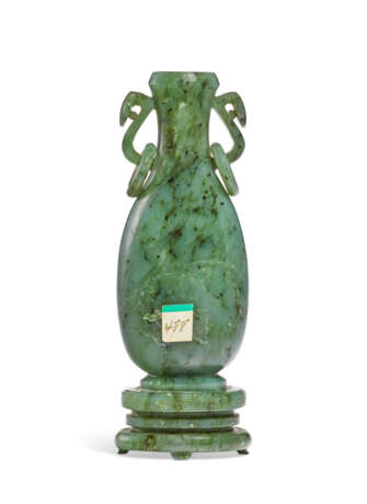 A SPINACH-GREEN JADE INCENSE TOOL HOLDER - фото 4