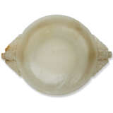 A SMALL WHITE JADE `MARRIAGE BOWL’ - Foto 5