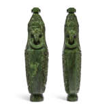 TWO CARVED SPINACH-GREEN JADE VASES AND COVERS - фото 4