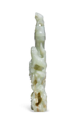 A PALE GREENISH-WHITE JADE FLATTENED VASE AND COVER - photo 3
