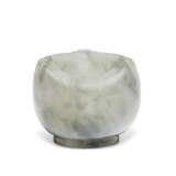 A GREYISH-WHITE JADE POURING VESSEL - фото 3