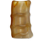 AN AGATE BAMBOO-FORM CARVING - photo 2