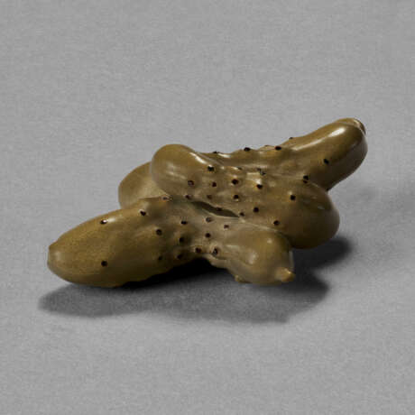 A CARVED WOOD SCULPTURE (NETSUKE) OF PICKLED CUCUMBERS AND SNOW PEA - photo 1