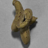 A CARVED WOOD SCULPTURE (NETSUKE) OF PICKLED CUCUMBERS AND SNOW PEA - photo 2