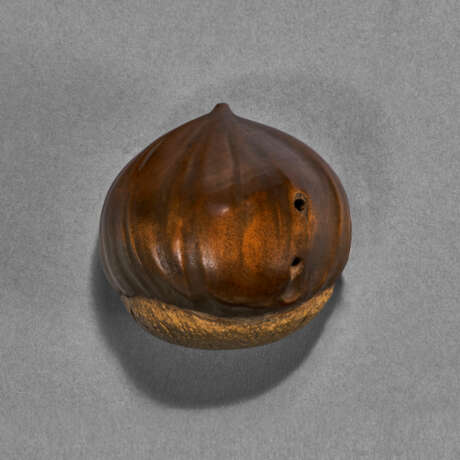 A CARVED WOOD SCULPTURE (NETSUKE) OF A CHESTNUT - photo 2