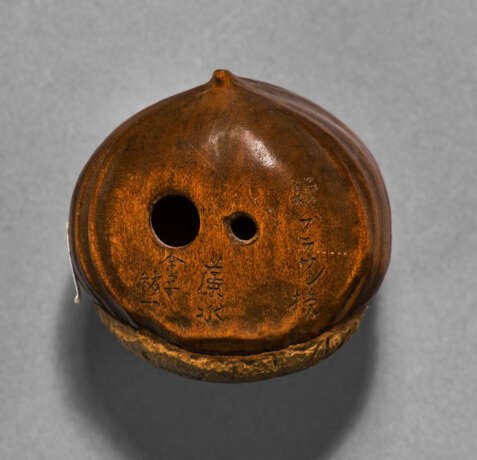 A CARVED WOOD SCULPTURE (NETSUKE) OF A CHESTNUT - photo 5