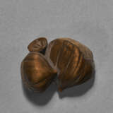 A CARVED WOOD SCULPTURE (NETSUKE) OF CHESTNUTS - photo 2
