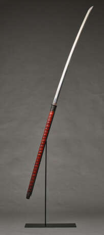 A NAGAMAKI AND A RED LACQUER SCABBARD - photo 3