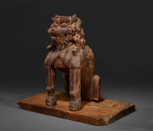 A WOOD SCULPTURE OF KOMAINU (LION-DOG) - Foto 2