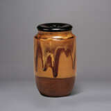 AN IMITATION-STONEWARE LACQUER TEA CADDY (CHAIRE) - фото 1