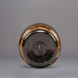 AN IMITATION-STONEWARE LACQUER TEA CADDY (CHAIRE) - photo 3