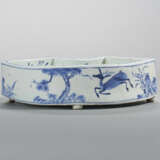 A BLUE-AND-WHITE FAN-SHAPED RIMED TRAY - photo 11