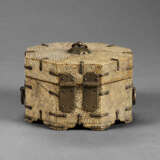 A WOOD OCTAGONAL SEAL BOX COVERED IN SHAGREEN - фото 2