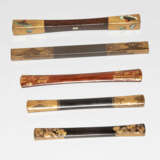Lot: 5 Holz-, Lack-, Shibayama-, und Schildpatt-Haarnadeln - фото 2