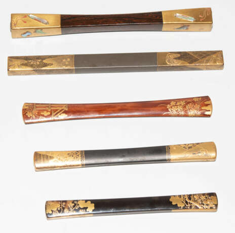 Lot: 5 Holz-, Lack-, Shibayama-, und Schildpatt-Haarnadeln - фото 15