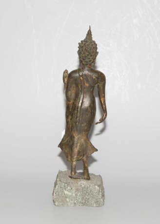 Schreitender Buddha - photo 4