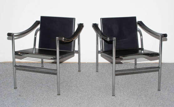 Le Corbusier, Pierre Jeanneret und Charlotte Perriand, Armlehnsessel "LC1" - photo 2