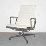 Charles & Ray Eames, Aluminium Chair "EA 115" - фото 1