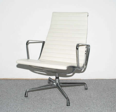 Charles & Ray Eames, Aluminium Chair "EA 115" - фото 1