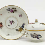 A small tureen with saucer - photo 1