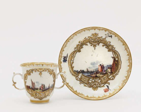 A twin-handled cup with saucer - фото 2