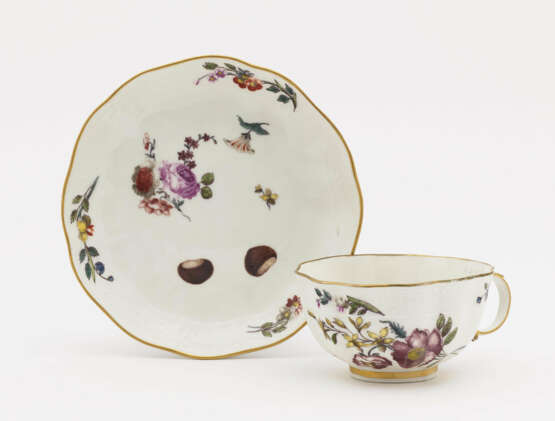 A cup with saucer with the ''Brühlsches Allerlei'' decoration - photo 1