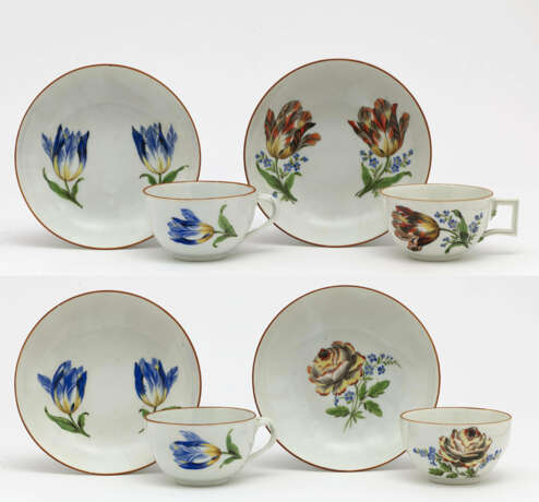 Four cups with saucers - photo 1