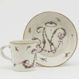 A cup with saucer - Foto 2