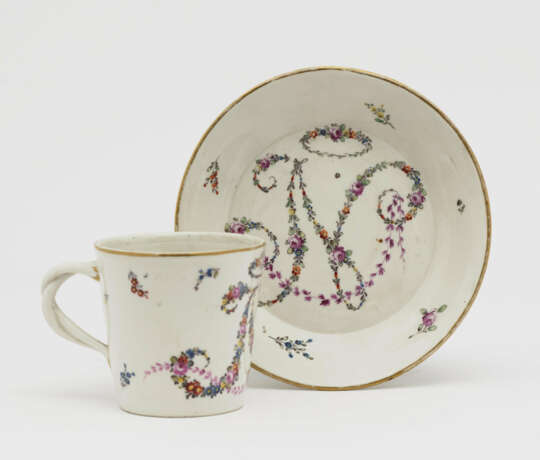 A cup with saucer - photo 2