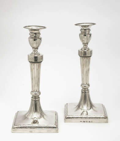 A pair of candlesticks - фото 1