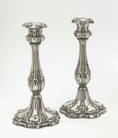 A pair of candlesticks - фото 1