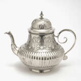 A teapot - фото 1