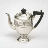 A teapot - фото 1