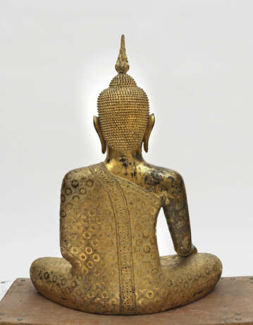 A large seated Buddha - Foto 2