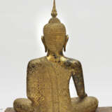 A large seated Buddha - фото 2