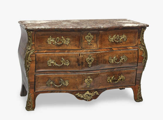 A commode - photo 1