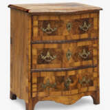 A commode - photo 1