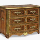 A commode - photo 1