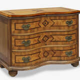 A commode - photo 1