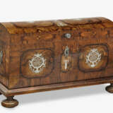 A lidded chest - photo 1