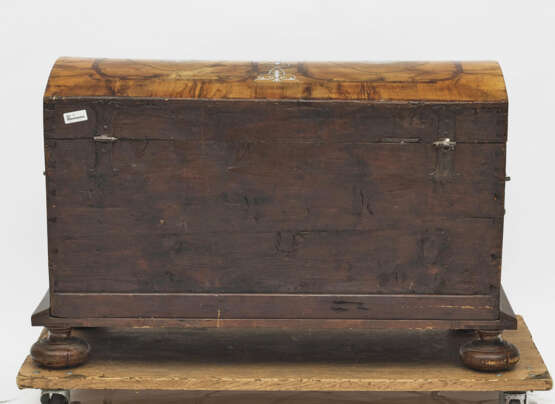 A lidded chest - photo 2